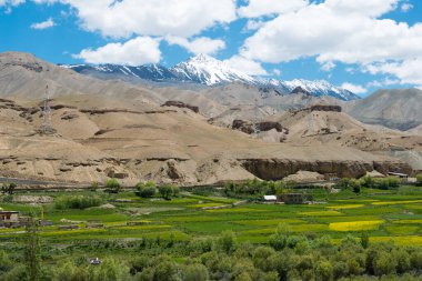 Ladakh, Hindistan - Ladakh, Jammu ve Kashmir, Hindistan 'da Lamayuru ve Kargil Arasından güzel manzara.