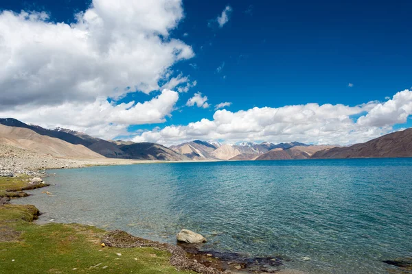 Ladakh India Vista Del Lago Pangong Desde Entre Spangmik Maan — Foto de Stock