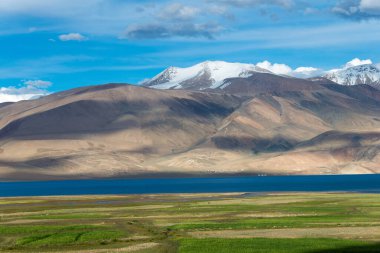 Ladakh, Hindistan - Changthang Platosu 'ndaki Tso Moriri Gölü, Ladakh, Jammu ve Kashmir, Hindistan. Ramsar Sözleşmesi 'nin bir parçası, Tsomoriri..