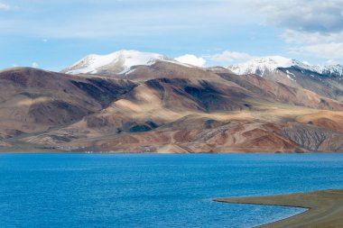 Ladakh, Hindistan - Changthang Platosu 'ndaki Tso Moriri Gölü, Ladakh, Jammu ve Kashmir, Hindistan. Ramsar Sözleşmesi 'nin bir parçası, Tsomoriri..