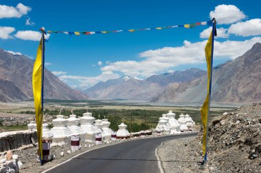 Ladakh, Hindistan - Ladakh, Jammu ve Kashmir 'deki Diskit Manastırı (Diskit Gompa). Manastır aslında 14. yüzyılda inşa edildi..