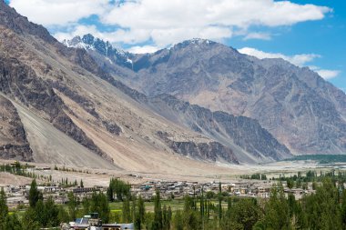 Ladakh, Hindistan - Ladakh, Jammu ve Kashmir 'deki Diskit manastırından güzel manzara.