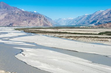 Ladakh, Hindistan - Ladakh, Jammu ve Kashmir 'deki Nubra Vadisi' nden güzel manzara.