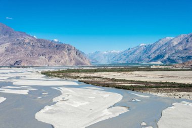 Ladakh, Hindistan - Ladakh, Jammu ve Kashmir 'deki Nubra Vadisi' nden güzel manzara.