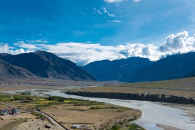 Zanskar, Hindistan - Hindistan 'ın Zanskar, Ladakh, Jammu ve Kashmir şehrinde Padum ve Karsha arasında güzel manzara.