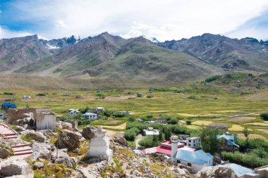 Zanskar, Hindistan - Hindistan 'ın Zanskar, Ladakh, Jammu ve Kashmir Padum Köyü' nden güzel manzara.