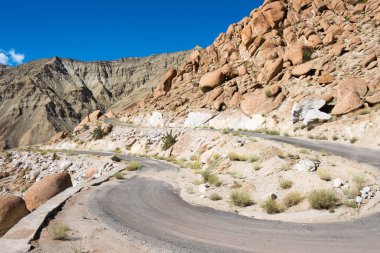 Ladakh, Hindistan - Hindistan 'ın Sham Vadisi, Ladakh, Jammu ve Kashmir' deki Yangtang ve Hemis Shukpachan arasında güzel manzara.