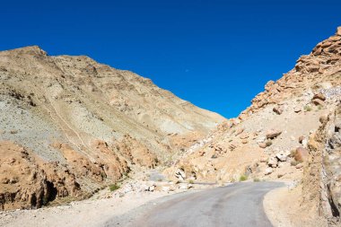 Ladakh, Hindistan - Hindistan 'ın Sham Vadisi, Ladakh, Jammu ve Kashmir' deki Yangtang ve Hemis Shukpachan arasında güzel manzara.