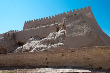 Khiva, Özbekistan - Özbekistan 'ın Khiva kentindeki Antik Itchan Kala kentinin duvarı. Itchan Kala Unesco Dünya Mirası Bölgesi.