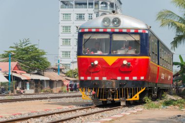 Battambang, Kamboçya - Tren Battambang, Kamboçya 'daki Battambang Tren İstasyonu' na vardı. Kamboçya 'da 612 km' lik 1000mm 'lik demiryolu ağı var..