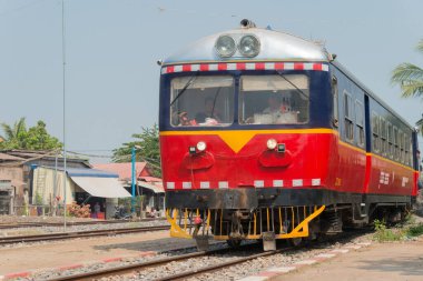 Battambang, Kamboçya - Tren Battambang, Kamboçya 'daki Battambang Tren İstasyonu' na vardı. Kamboçya 'da 612 km' lik 1000mm 'lik demiryolu ağı var..