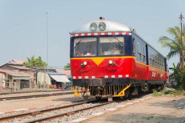 Battambang, Kamboçya - Tren Battambang, Kamboçya 'daki Battambang Tren İstasyonu' na vardı. Kamboçya 'da 612 km' lik 1000mm 'lik demiryolu ağı var..