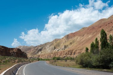 Osh, Kırgızistan - Osh, Kırgızistan 'daki Sary-Tash Oşunda Pamir Otoyolu (M41 Karayolu).