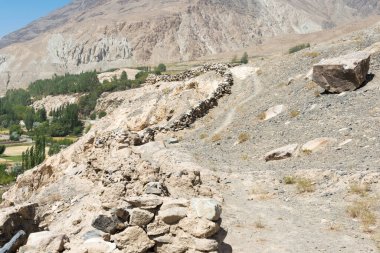 Ishkashim, Tacikistan - Ishkashim 'deki Wakhan Vadisi' ndeki Khaakha Kalesi kalıntıları, Gorno-Badakhshan, Tacikistan. Tacikistan ve Afganistan sınırında yer almaktadır..