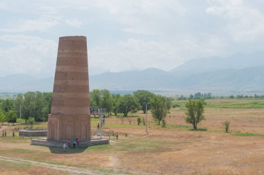 Tokmok, Kırgızistan - Tokmok, Kırgızistan 'daki Burana Kulesi kalıntıları. Dünya Mirası Alanı - İpek Yolları: Chang 'an-Tianshan Koridoru' nun Routes Ağı.
