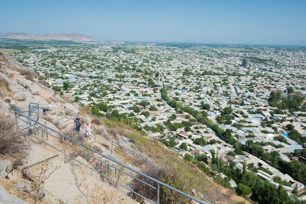Osh, Kırgızistan - Kırgızistan 'daki Osh Dağı manzaralı Osh Şehri Panoraması.