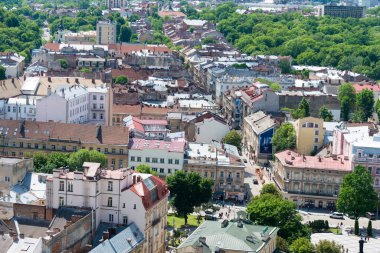 Lviv, Ukrayna - Ukrayna 'nın başkenti Lviv' deki belediye binasından şehir manzarası. Lviv, Dünya Mirası Bölgesi - L 'viv - Tarih Merkezi Topluluğu.