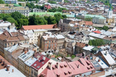 Lviv, Ukrayna - Ukrayna 'nın başkenti Lviv' deki belediye binasından şehir manzarası. Lviv, Dünya Mirası Bölgesi - L 'viv - Tarih Merkezi Topluluğu.