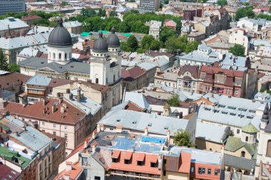 Lviv, Ukrayna - Ukrayna 'nın başkenti Lviv' deki belediye binasından şehir manzarası. Lviv, Dünya Mirası Bölgesi - L 'viv - Tarih Merkezi Topluluğu.