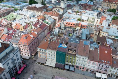 Lviv, Ukrayna - Ukrayna 'nın başkenti Lviv' deki belediye binasından şehir manzarası. Lviv, Dünya Mirası Bölgesi - L 'viv - Tarih Merkezi Topluluğu.
