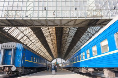 Lviv, Ukrayna - Lviv, Ukrayna 'daki Lviv tren istasyonu. Ukrayna Demiryolları 23.000 km 'nin üzerinde 1520 mm' lik demiryolu ağına sahip..