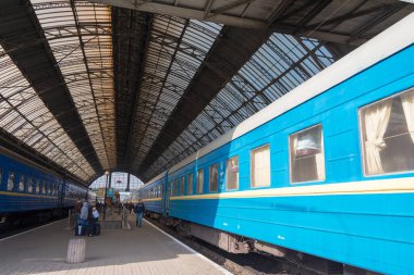 Lviv, Ukrayna - Lviv, Ukrayna 'daki Lviv tren istasyonu. Ukrayna Demiryolları 23.000 km 'nin üzerinde 1520 mm' lik demiryolu ağına sahip..
