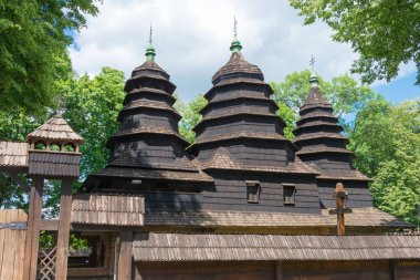 Lviv, Ukrayna - Ukrayna 'daki Halk Mimarisi ve Kırsal Yaşam Müzesi' ndeki Lviv bölgesi, Turka ilçesi Kryvka köyünden Tanrı 'nın Bilgeliği Kilisesi.