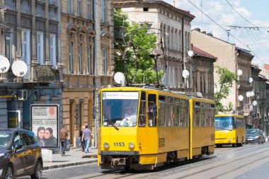 Lviv, Ukrayna - Lviv, Ukrayna 'daki Eski Şehir Lviv' de eski tramvay.
