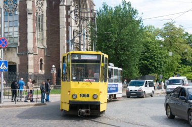 Lviv, Ukrayna - Lviv, Ukrayna 'daki Eski Şehir Lviv' de eski tramvay.