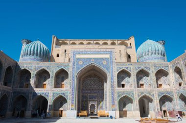 Semerkant, Özbekistan - Semerkant, Özbekistan 'daki Registan' da Sher-Dor Madrasa. Semerkand 'ın bir parçasıdır - Kültür Kavşağı Dünya Mirası Alanı.