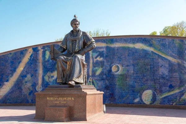 Samarkand Oezbekistan Ulugh Beg Standbeeld Bij Ulugh Beg Observatory Samarkand — Stockfoto