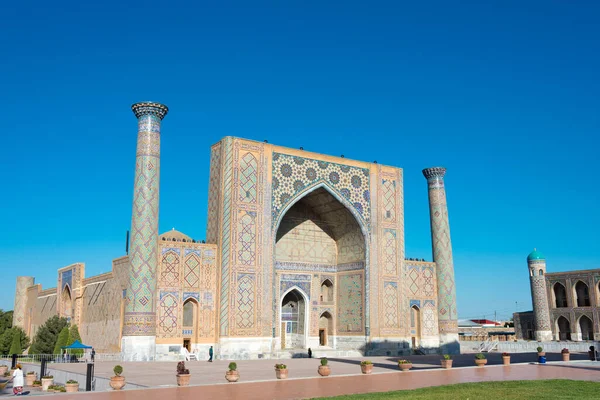 Samarkand Uzbekistan Ulugh Beg Madrasa Vid Registan Samarkand Uzbekistan Det — Stockfoto
