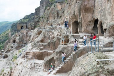 Vardzia, Gürcistan - Vardzia Mağara Manastırı kompleksi ve antik şehir. Vardzia, Samtskhe-Javakheti, Gürcistan 'da ünlü bir tarihi mekan..
