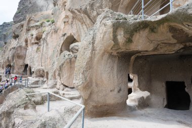 Vardzia, Gürcistan - Vardzia Mağara Manastırı kompleksi ve antik şehir. Vardzia, Samtskhe-Javakheti, Gürcistan 'da ünlü bir tarihi mekan..