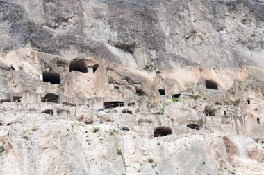 Vardzia, Gürcistan - Vardzia Mağara Manastırı kompleksi ve antik şehir. Vardzia, Samtskhe-Javakheti, Gürcistan 'da ünlü bir tarihi mekan..