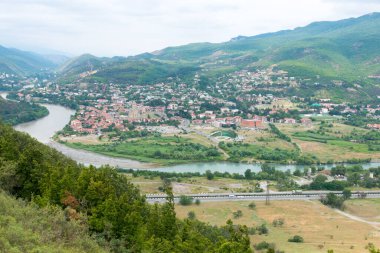 Mtskheta, Gürcistan - Mtskheta, Gürcistan 'daki Jvari Manastırı' ndan kutsal şehir Mtskheta. Mtskheta 'nın Dünya Mirası Anıtları' nın bir parçasıdır..