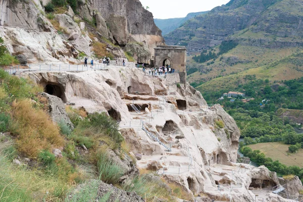 Vardzia, Gürcistan - Vardzia Mağara Manastırı kompleksi ve antik şehir. Vardzia, Samtskhe-Javakheti, Gürcistan 'da ünlü bir tarihi mekan..