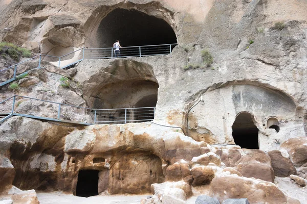 Vardzia, Gürcistan - Vardzia Mağara Manastırı kompleksi ve antik şehir. Vardzia, Samtskhe-Javakheti, Gürcistan 'da ünlü bir tarihi mekan..