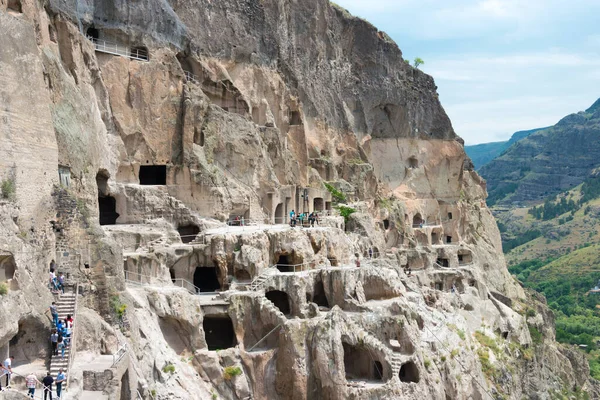 Vardzia, Gürcistan - Vardzia Mağara Manastırı kompleksi ve antik şehir. Vardzia, Samtskhe-Javakheti, Gürcistan 'da ünlü bir tarihi mekan..