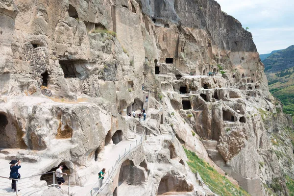 Vardzia, Gürcistan - Vardzia Mağara Manastırı kompleksi ve antik şehir. Vardzia, Samtskhe-Javakheti, Gürcistan 'da ünlü bir tarihi mekan..