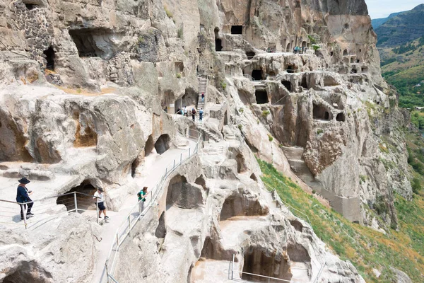 Vardzia, Gürcistan - Vardzia Mağara Manastırı kompleksi ve antik şehir. Vardzia, Samtskhe-Javakheti, Gürcistan 'da ünlü bir tarihi mekan..