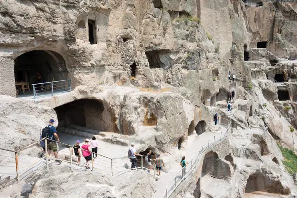 Vardzia, Gürcistan - Vardzia Mağara Manastırı kompleksi ve antik şehir. Vardzia, Samtskhe-Javakheti, Gürcistan 'da ünlü bir tarihi mekan..