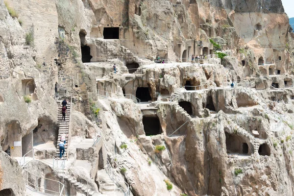 Vardzia, Gürcistan - Vardzia Mağara Manastırı kompleksi ve antik şehir. Vardzia, Samtskhe-Javakheti, Gürcistan 'da ünlü bir tarihi mekan..