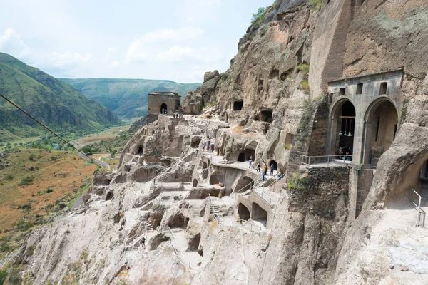 Vardzia, Gürcistan - Vardzia Mağara Manastırı kompleksi ve antik şehir. Vardzia, Samtskhe-Javakheti, Gürcistan 'da ünlü bir tarihi mekan..
