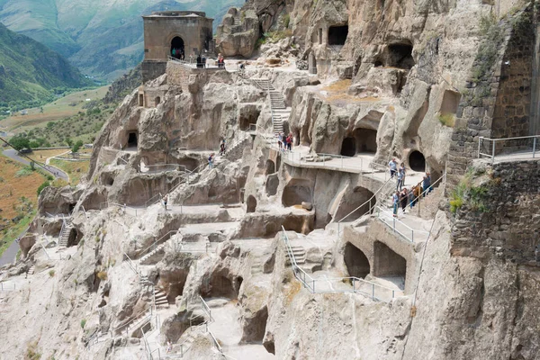 Vardzia, Gürcistan - Vardzia Mağara Manastırı kompleksi ve antik şehir. Vardzia, Samtskhe-Javakheti, Gürcistan 'da ünlü bir tarihi mekan..