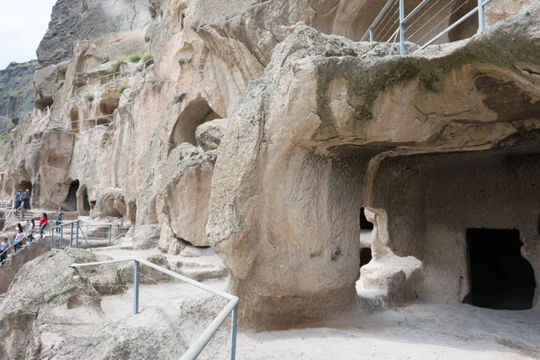Vardzia, Gürcistan - Vardzia Mağara Manastırı kompleksi ve antik şehir. Vardzia, Samtskhe-Javakheti, Gürcistan 'da ünlü bir tarihi mekan..