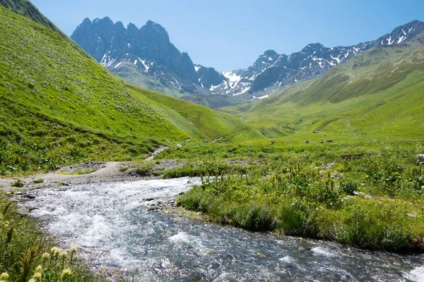 Kazbegi Gürcistan Kafkasya Dağı Yakınlarındaki Juta Vadisi Kazbegi Mtskheta Mtianeti — Stok fotoğraf