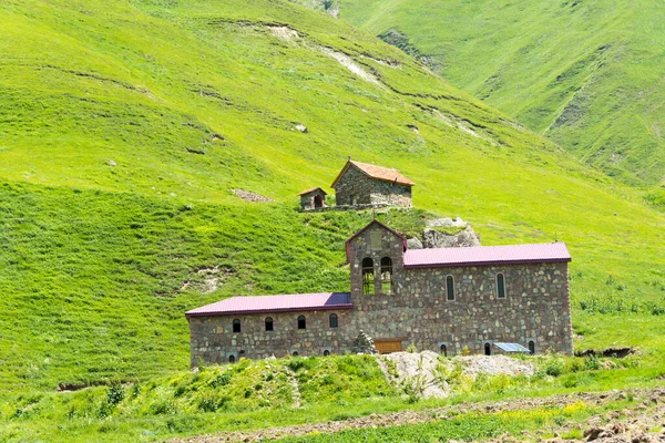 Kazbegi Georgia Kafkasya Dağı Yakınlarındaki Truso Vadisi Ndeki Babalar Manastırı — Stok fotoğraf