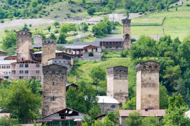 Mestia, Georgia, dağ köylü antik kuleler. Mestia, Samegrelo-Zemo Svaneti, Georgia 'da ünlü bir manzara..