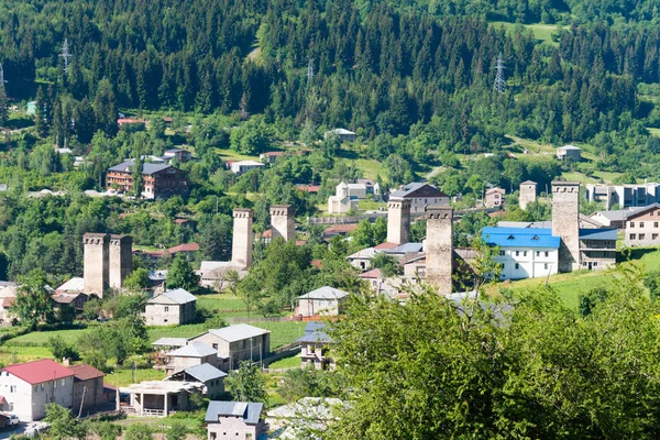 Mestia Georgia Antiguas Torres Con Pueblo Montaña Paisaje Famoso Mestia —  Fotos de Stock